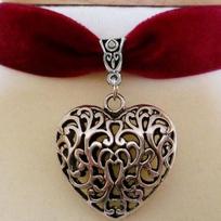 Gothic Heart Pendant Velvet Choker