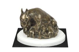 Bulterjeras, Bully II - šuns figūrėlė, figūrėlė ant balto pagrindo, trofėjus Art-Dog šunų parodoje ruda