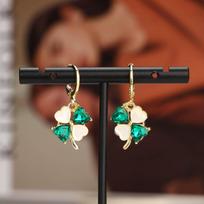 Fashion Retro Temperament Design Sense Of One Hundred Senior Sense Of Earrings New Tide Green Lucky Four-Leaf Flower Earrings Buckle