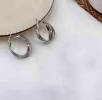 Trendy Twisted Metal Earrings: High-End European and American Fashion for Women