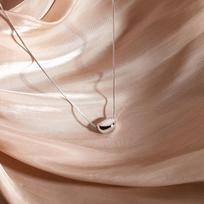 Lucky Bean Necklace Women's Year Tide Premium Sense Clavicle Chain ins Niche Design Pendant