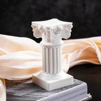 Romėnų stulpas, graikų kolona, ​​statula, pjedestalas, žvakidė, stovas, statulėlė, skulptūra viduje namuose Valgomojo sodo peizažas balta