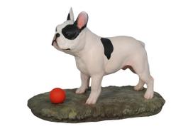 Prancūzų buldogas su kamuoliu - tapytas figūrėlė, statula, figūra, pagaminta menininko, prekės ženklas Art-Dog