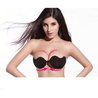Soutien gorge push up adhésif aile noir taille D remonte seins
