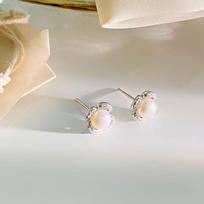 Exquisite Light Luxury High-end Flower Pearl Earrings Niche Design Versatile Daily Commuting