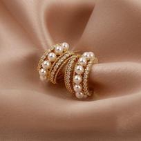 Wind geometry C-shaped earrings with diamonds, pearl retro stud earrings, fashion temperament, personality, trendy earrings for women