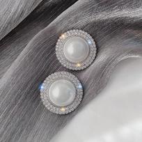 Huitan Gorgeous Simulated Pearl Stud Earrings Hyperbole Luxury Shinning CZ Accessories Delicate Wedding Party Jewelry for Women