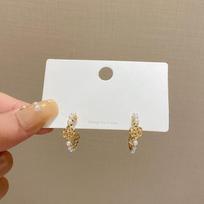 Elegant Pearl C Shape Drop Earrings for Women Golden Color Hollow Out Camellia Flower Dangle Earrings Simple Party Jewelry