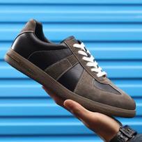 2025 German training shoes men's spring sports shoes board shoes men's shoes niche Japanese retro casual little white shoes men 39 juoda ruda spalva