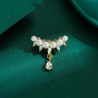 Pearl water drop anti-light brooch, high-end women's exquisite fringed suit corsage fixed clothes anti-light buckle pin