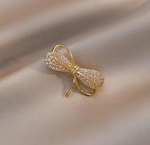 1PCS Flower Elegant Rhinestone Tulip Flower Golden Brooch Pin Jewelry Luxury Gifts Friends gray