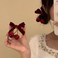 Designer Red Cherry Cloth Bow Hair Clip Sweet Women Fashion Double Layer Barrettes Lolita Headdress Female Korean Cute Velvet Ribbon Hairpin Girl raudona