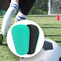 2 vienetai futbolo blauzdų apsaugų keliams Patogus futbolo inventorius Sportinė kojų apsauginė įranga skirta 9.5cmx6cm