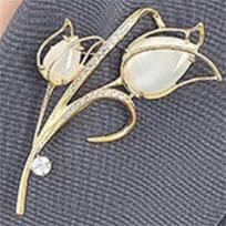 Delicate And Fashionable Tulip Brooch Women 'S Micro Set Zircon Brooch Versatile Suit Pin Accessories Clothing Accessories white