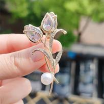 Tulip Brooch Female Magnolia Temperament Pearl Pin Fashion Flower Brooch Suit Coat Accessories Trend