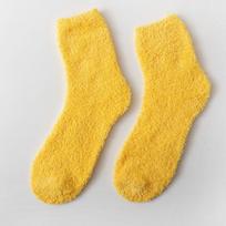Coral Fleece Mid-Tube Sleep Socks: Warm, Thickened Design for Men & Women One Size geltona