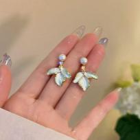 Korean Chic Pearl & Flower Earrings: Elegant, Versatile, and High-End. A1910 auksas