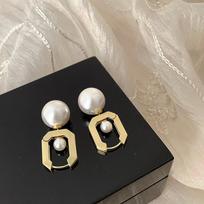 A Multi-Wear Brushed Metal Pearl Stud Earrings For Women'S Design Sense Niche Unique Personality Fashion Versatile Earrings