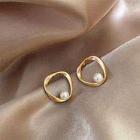 Irregular Imitation Pearls Stud Earrings Female Vintage Jewelry Cute Small Earrings for Women Jewelry AVE