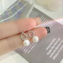Irregular Geometric Pearl Earrings Light Luxury High-end Niche Design Versatile Temperament Women
