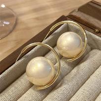 1 pair of simulated big pearl stud earrings for women, niche design sense, advanced sense, new foreign style earrings.