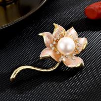 Ladies' Light Luxury Design Elegant Imitation Pearl Lotus Brooch Fashionable And Versatile Niche Design Sense Brooch