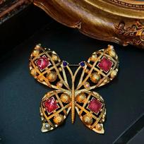 Middle Design Vintage Women Men Butterfly Cross Pearl Brooch Badges Retro Unisex Crystal Flower Classic Corsages Pin