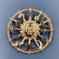 Baroque Women Elegant Classic Metal Pearl Pendant Brooches Pins Palace Vintage Gold Color Fashion Badges Buckle Lady Coat Pins