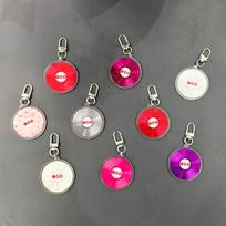 9 vnt. BTS pasaulinio turo apvalus plokštelės raktų pakabukas, krepšio pakabukas, drabužių aksesuarai, įžymybių prekių palaikymo dovanos 9pcs