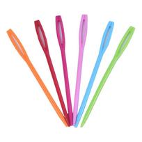 100 vienetų plastikinės siuvimo siūlų pynimo siuvimo adatos vaikams rankdarbiams 7 cm