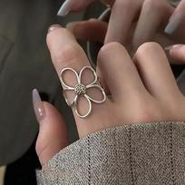 New Tide Personality Design String of Beads Elastic Cord Heart Shape Shell Rings for Women Elegant Love Round Bead Rings Jewelry
