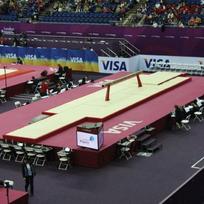 Nusileidimo čiužinių komplektas varžybų gimnastikos rąstui – su viršutiniu čiužiniu – 52 m² – FIG patvirtinta