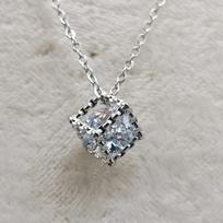 Three-dimensional square single diamond love Rubik's Cube necklace women's 3-carat pendant simple and versatile collarbone chain Copper gold balta