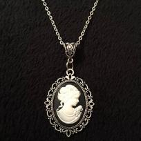 Fashion Black Retro Oval Relief Ladies' Cameo Pendant Necklace 18-inch Chain for Women Gothic Charm Jewelry Accessories Gifts