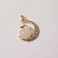 Jade Rabbit & Moon Pendant: Diamond Inlaid, Mother-of-Pearl Texture, Kawaii Design, Women's Light Luxury Collarbone Chain