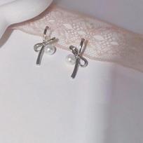 Brogan Pearl Stud Earrings - Elegant and Luxurious Ear Jewelry with A Touch of Sophistication