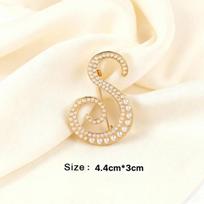26 English Letters Pearl Brooches Lapel Pins Female Corsage Luxury Jewelry Gifts For Women Accessories S