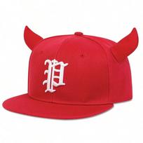 Unisex Personality P Letter Embroidery Ox Horn Hip-hop Hats Outdoor Adjustable Casual Baseball Caps Sunscreen Hat raudona