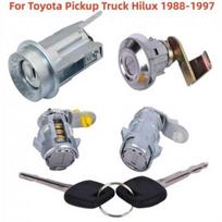 Nauji degimo ir durų spynelės bei kuro bakelio spynelė su 2 raktais Toyota pikapui Hilux 88-97