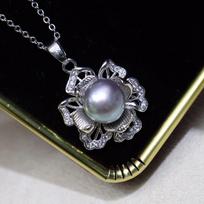 3D Flower Freshwater Pearl Pendant Necklace for Women, 18K Gold-Plated, 8-9mm, Elegant Clavicle Chain. No Chain, No Box