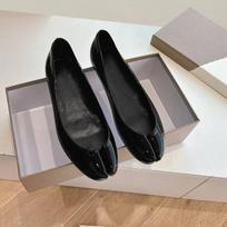 Fashion Women Tabi Ninja Ballet Flats Split Toe Mary Janes Patent Leather Party Shallow Mouth Single Shoes Solid Sandals Ladies Loafers 35 juoda