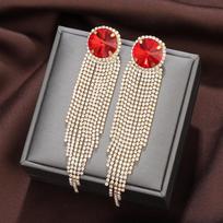 Exaggerated Wind Diamond-Set Fringed Earrings, High-End Niche Design, Exquisite Earrings, Fashionable And Personalized Long Earrings raudona
