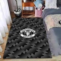 Manchester United Logo Carpet with Black Zigzag Pattern Design Suitable for use as an anti-slip for living room bedroom sofas 40x60cm( 15x23in ) black