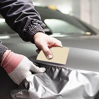 Automobilio plėvelės klijavimo grandiklis tvirtas profesionalus automobilio langų tamsinimo montavimas