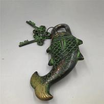 Vintage Style Brass Engraved Fish Shape Press Button Tricky Padlock with 2 Keys Decoration Metal Handicraft