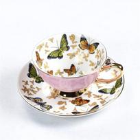 „European Bone China“ kavos puodelis Spalvingas porcelianinis drugelis keramikinis arbatos puodelis ir lėkštės rinkinys Didžiosios Britanijos biuro arbatos puodelio gėrimų dovana rožinė
