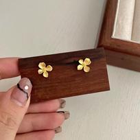 Retro Hong Kong Golden Flower Stud Earrings - Luxurious Petal Design, Unique Personality & Niche Style.