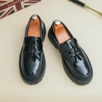 Fashion British Style Men's Comfortable Round Toe Thick Sole Height Increasing Loafers Fashion Brand Patent Leather Glossy Leather Shoes 38 juoda
