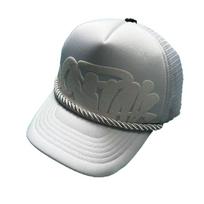 Syna Trendy Unisex Embroidered Mesh Baseball Cap: Breathable, Versatile, Sun-Protective Fashion hat Adjustable balta