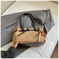 Retro High-appeal Underarm Bag, Large-capacity Tote Bag, Simple Single-shoulder Commuter Bag With pendant chaki